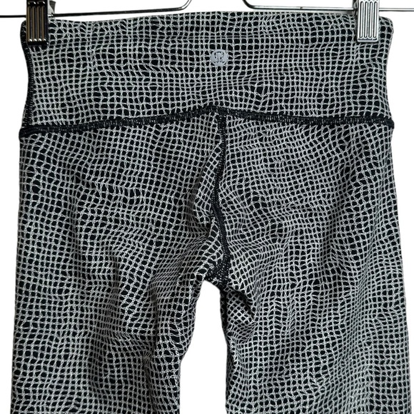 Lululemon Black White Stretch Compression Leggings Pocket 2 - Picture 6 of 11